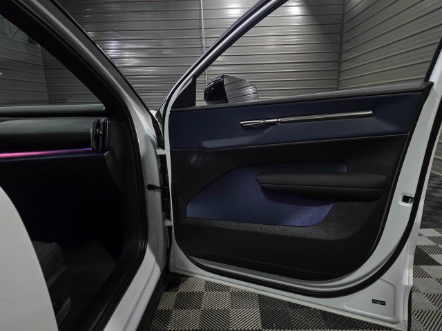 Used 2025 Volvo EX30 Plus image 29