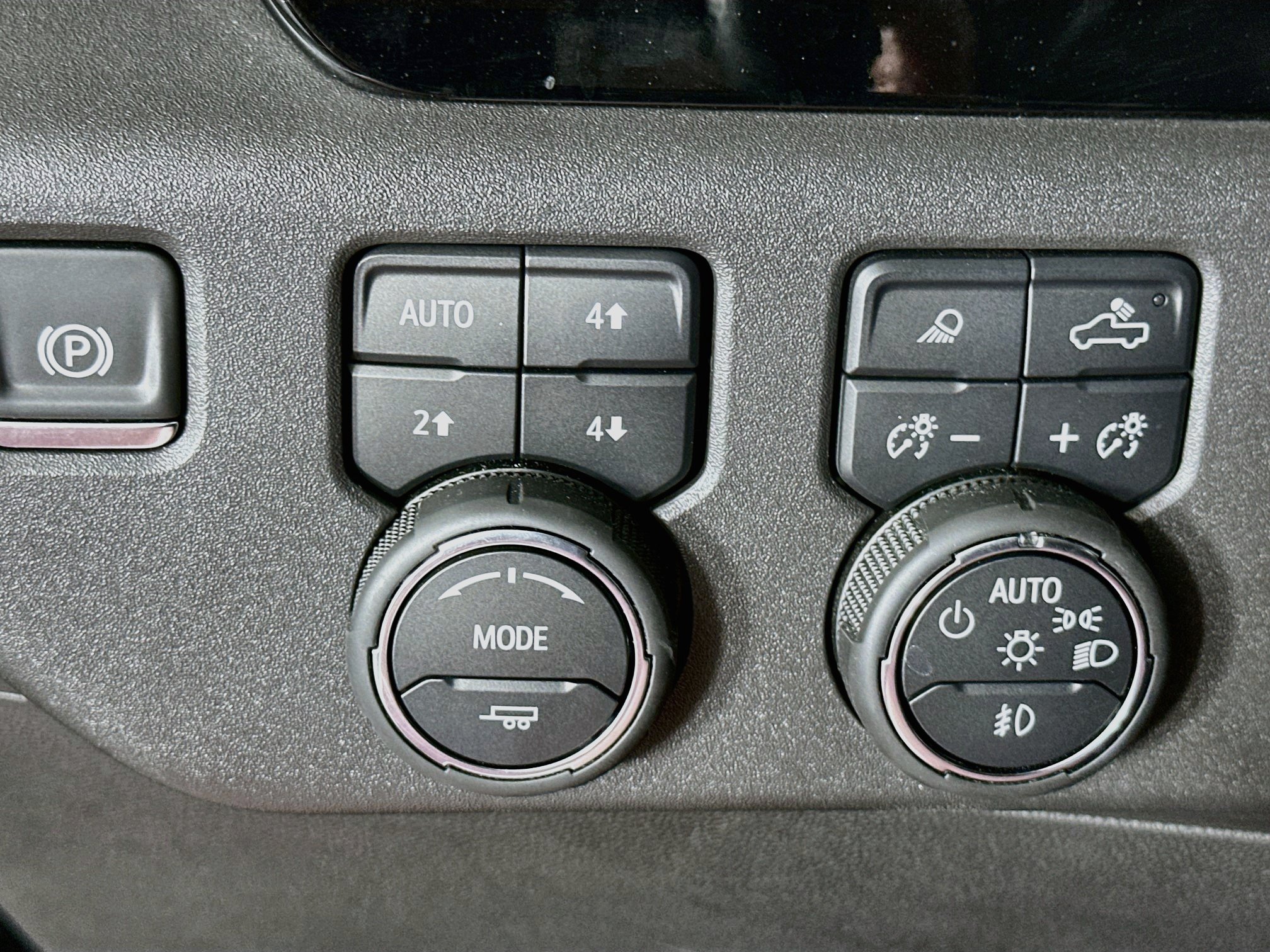 Used 2024 Chevrolet Silverado 1500 LT Trail Boss w/ Convenience Package II AWD/4WD image 17