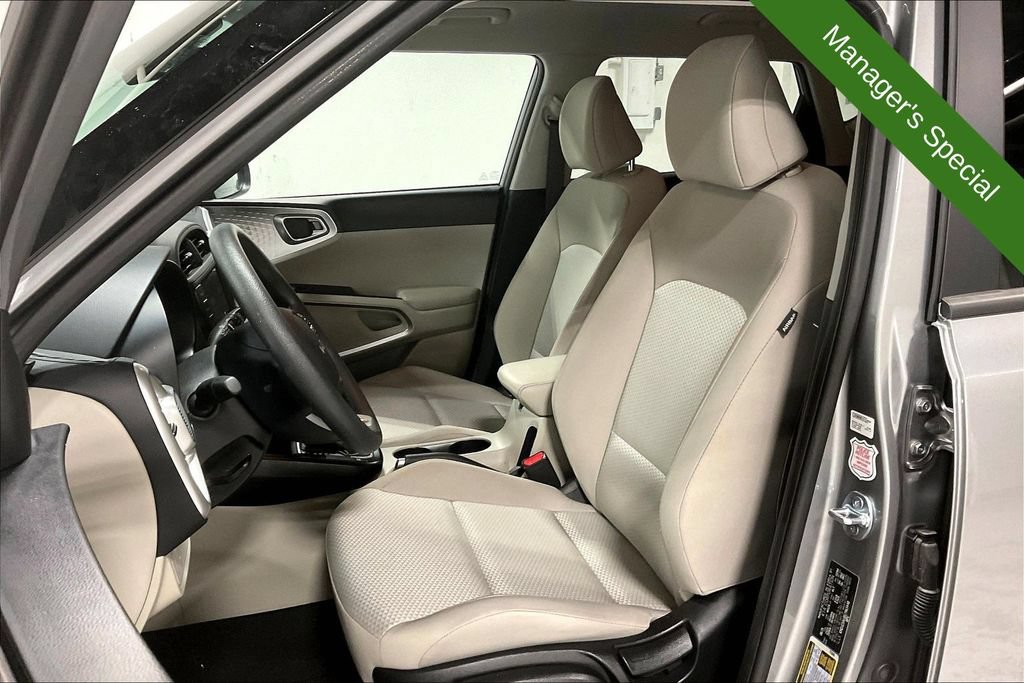 Used 2025 Kia Soul LX w/ LX Technology Package FWD image 28