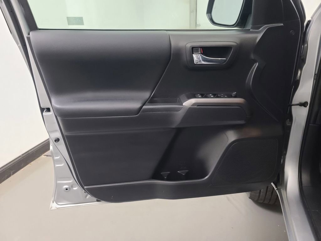 Used 2023 Toyota Tacoma TRD Off-Road image 22