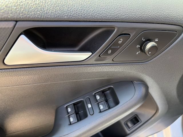 Used 2012 Volkswagen Jetta S FWD image 13