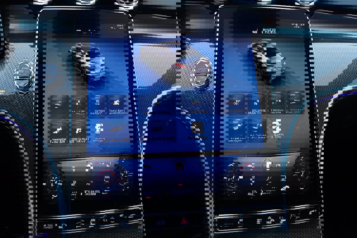 Used 2025 Mercedes-Benz C 300 Sedan image 30