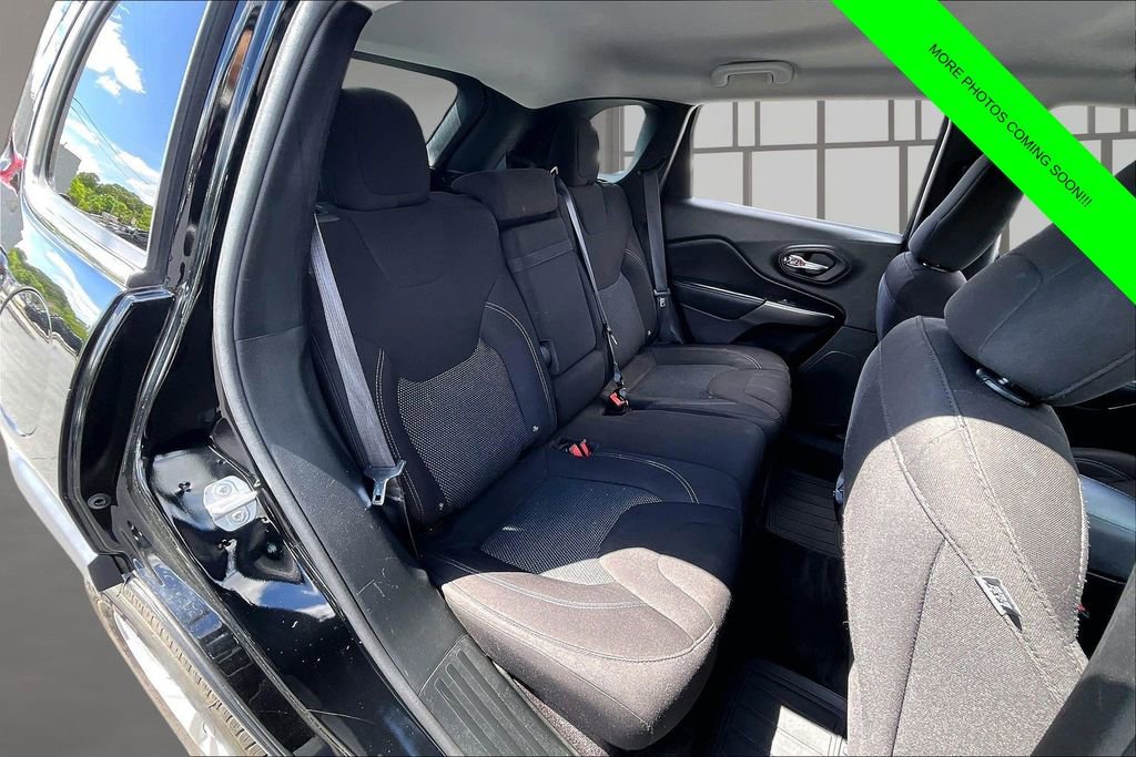 Used 2019 Jeep Cherokee Latitude w/ Popular Appearance Group AWD/4WD image 27