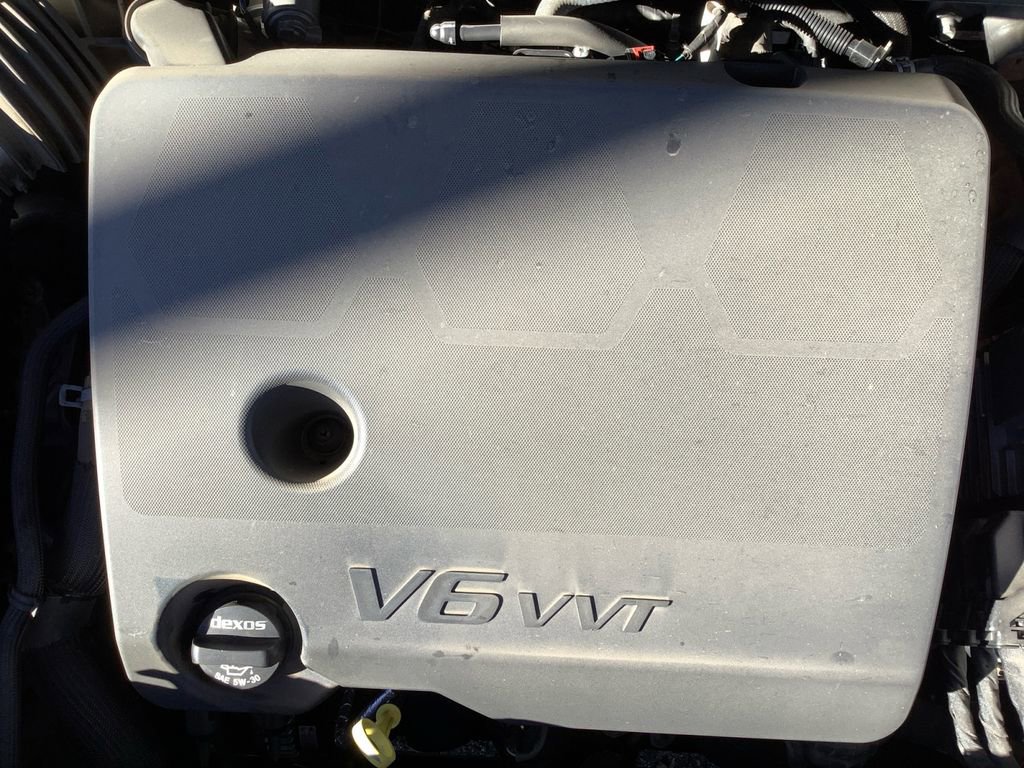 Used 2023 Chevrolet Traverse LT w/ LPO, Floor Liner Package image 19