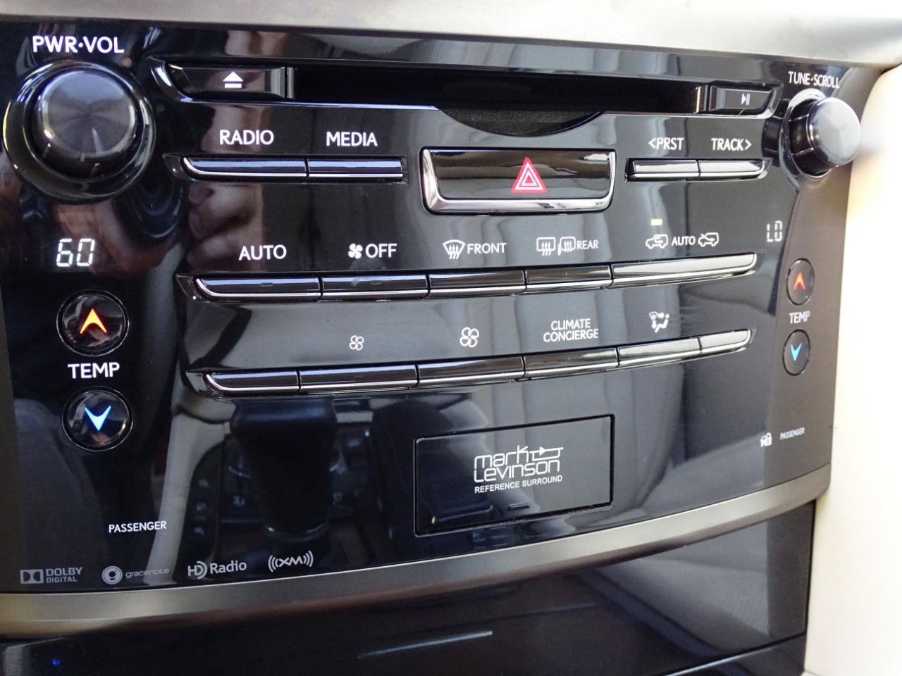 Used 2016 Lexus LX 570 4WD w/ Luxury Package image 28