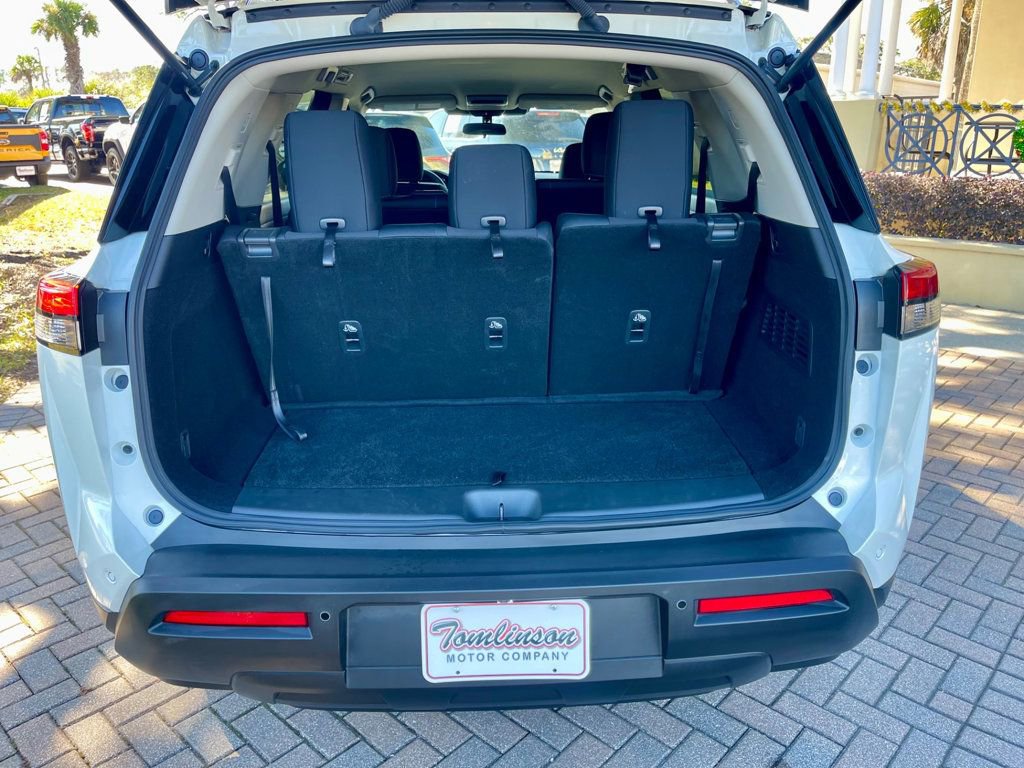 Used 2024 Nissan Pathfinder SV image 5