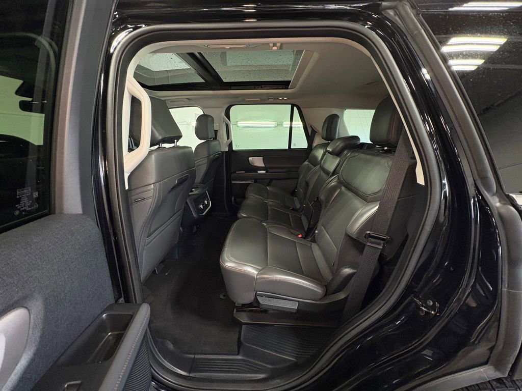 Used 2025 Ford Expedition Active image 27