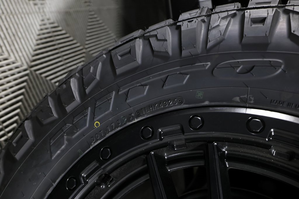 Used 2025 GMC Yukon AT4 Ultimate w/ LPO, Illumination Package image 51