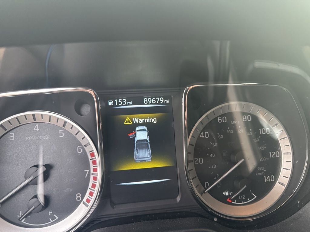Used 2017 Nissan Titan SV AWD/4WD image 12