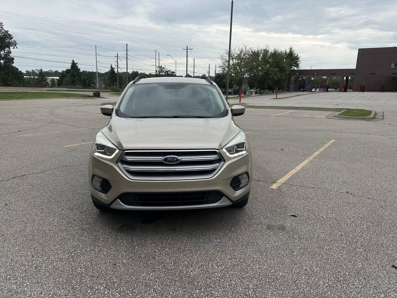 Used 2017 Ford Escape SE w/ Equipment Group 201A FWD image 2