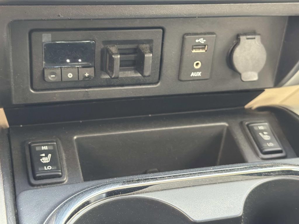 Used 2017 Nissan Titan SV image 21