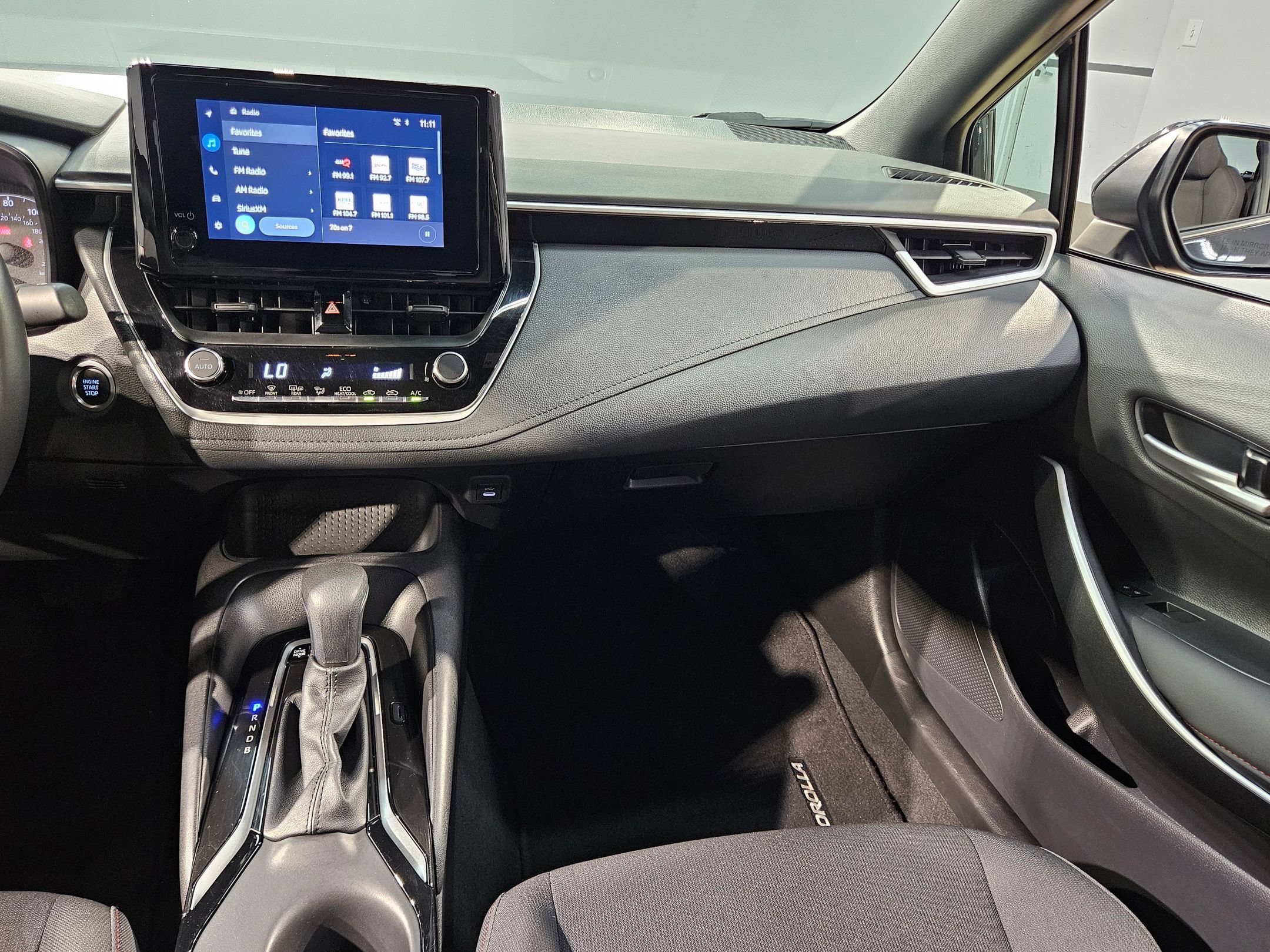 Used 2025 Toyota Corolla SE FWD image 11