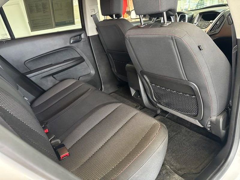 Used 2017 Chevrolet Equinox LT w/ Convenience Package image 11