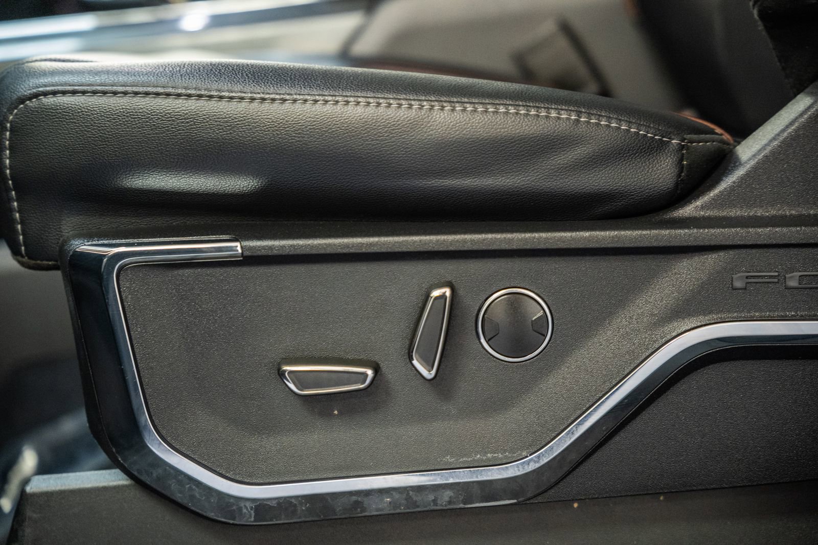 Certified 2023 Ford F150 Lariat w/ Equipment Group 502A High image 46