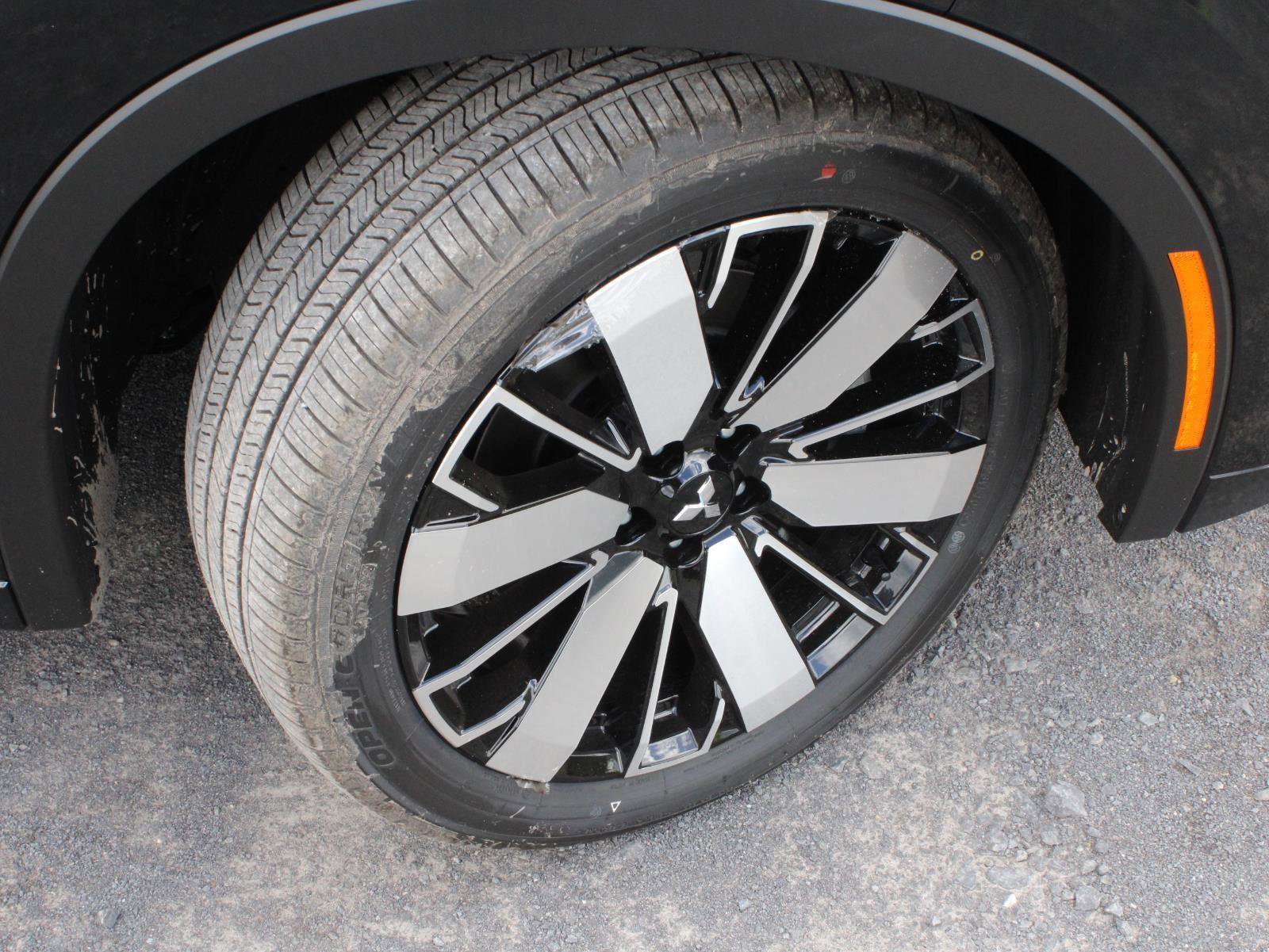 New 2025 Mitsubishi Outlander Platinum Edition image 13