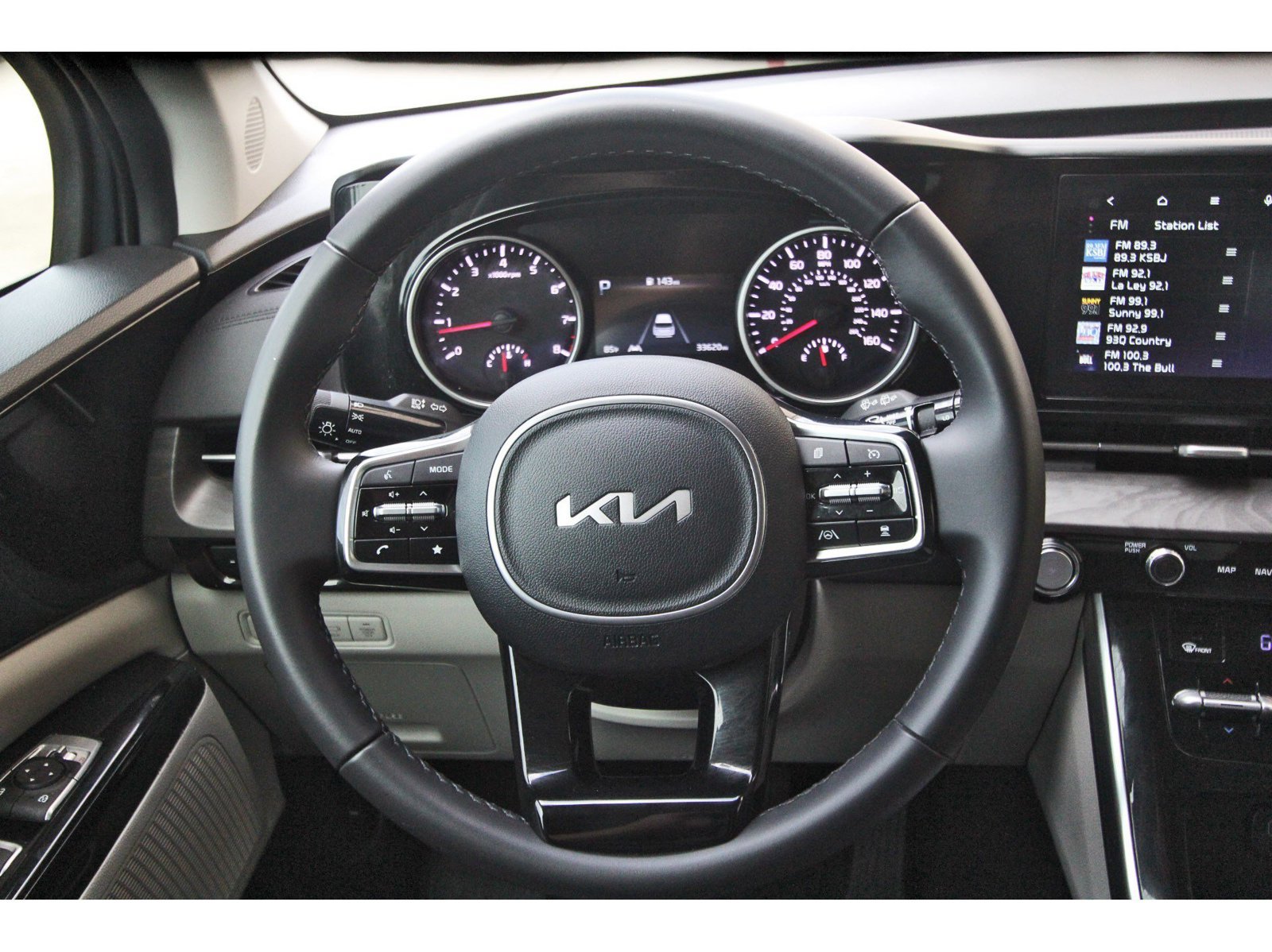 Used 2024 Kia Carnival EX FWD image 16