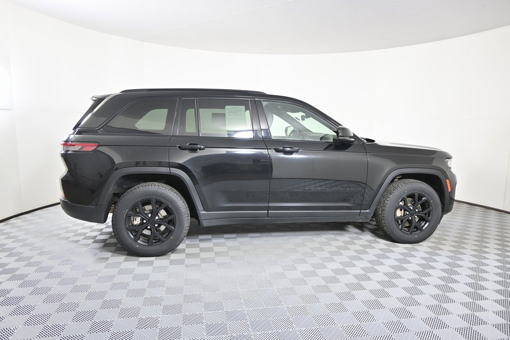Used 2024 Jeep Grand Cherokee Altitude image 7