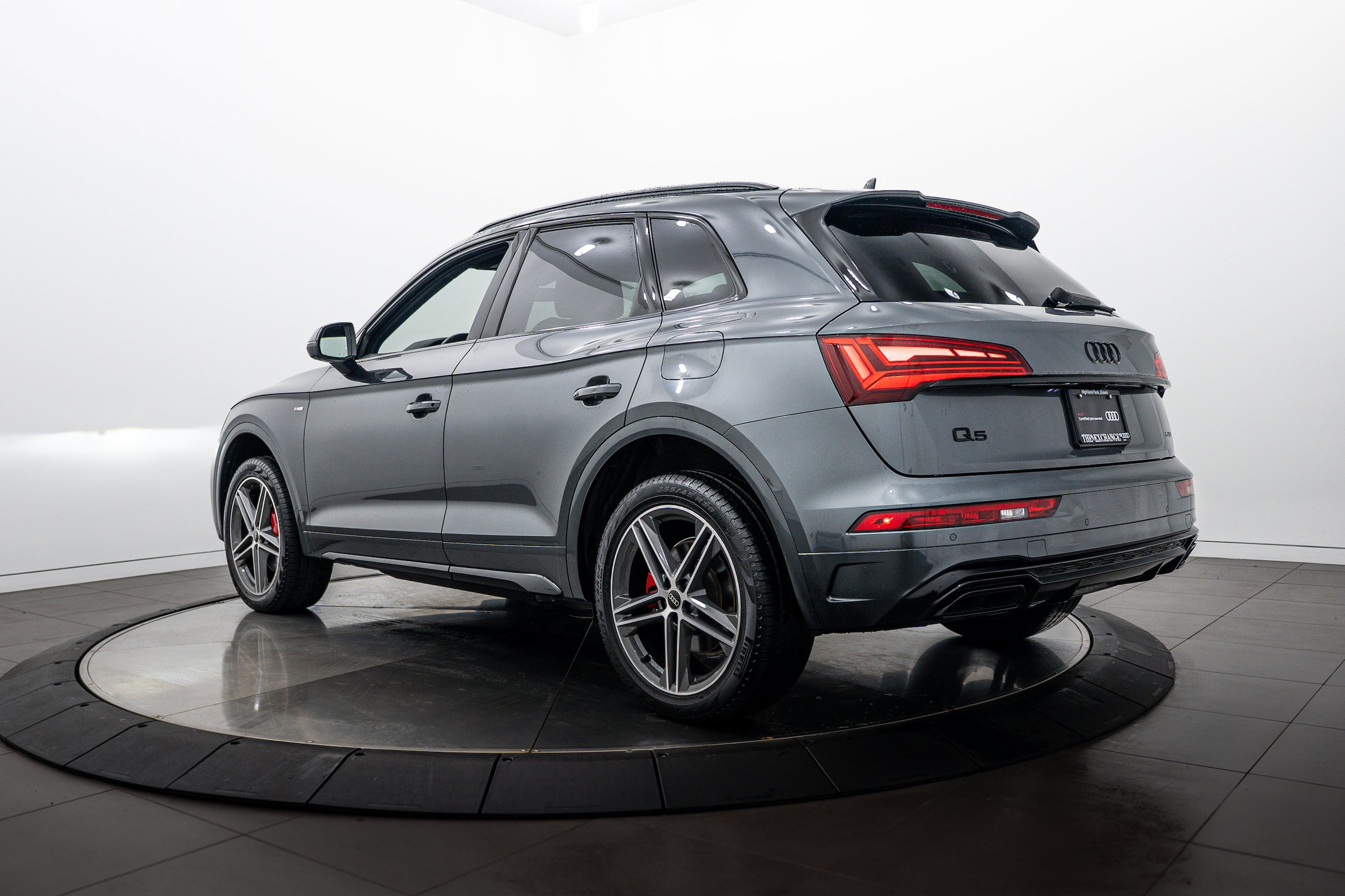 Certified 2025 Audi Q5 e Premium Plus w/ Premium Plus Package AWD/4WD image 5