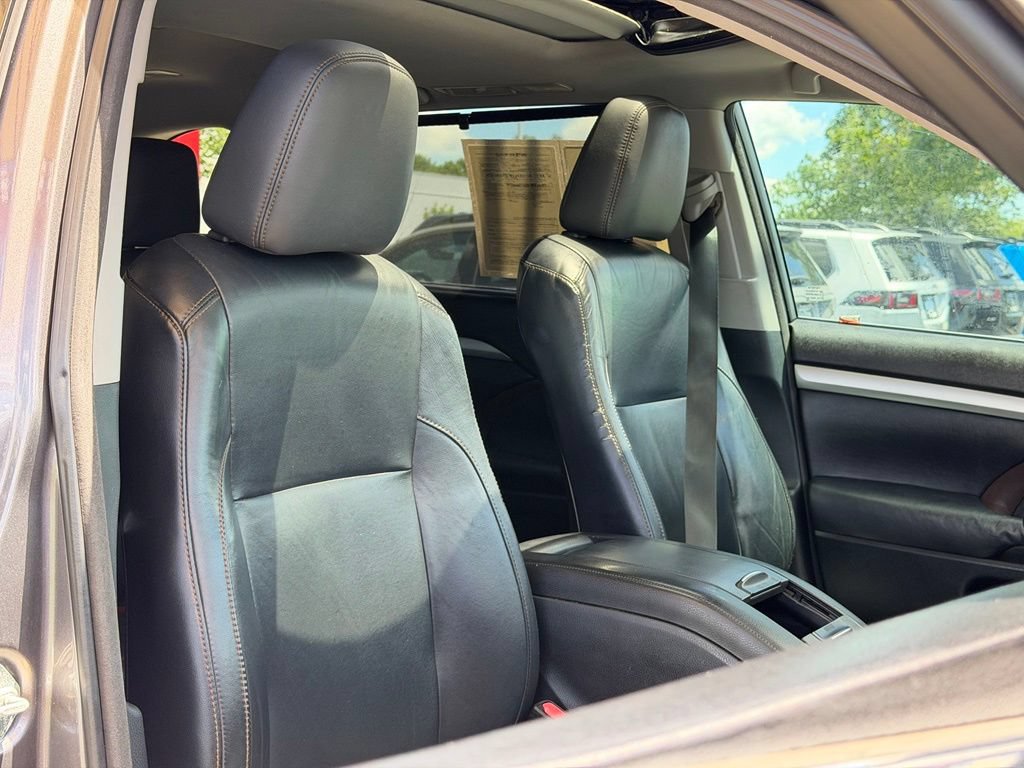 Used 2015 Toyota Highlander XLE FWD image 40