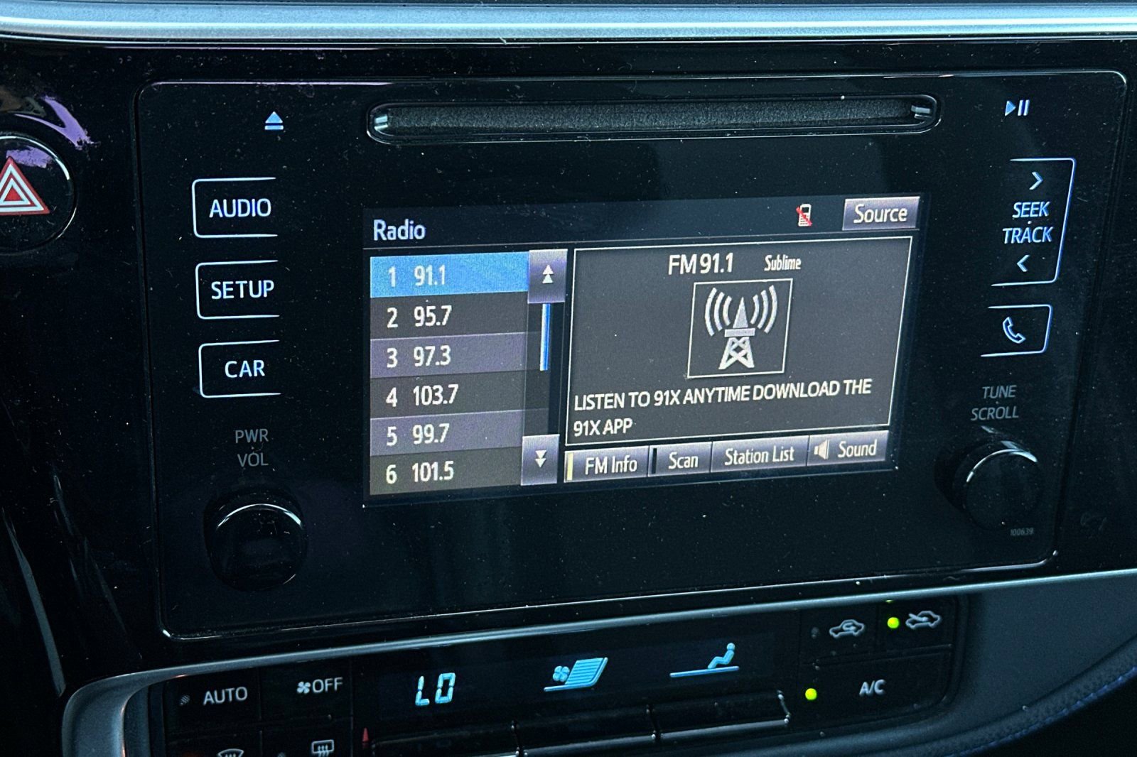 Used 2017 Toyota Corolla SE w/ Carpet Mat Package (TMS) image 18