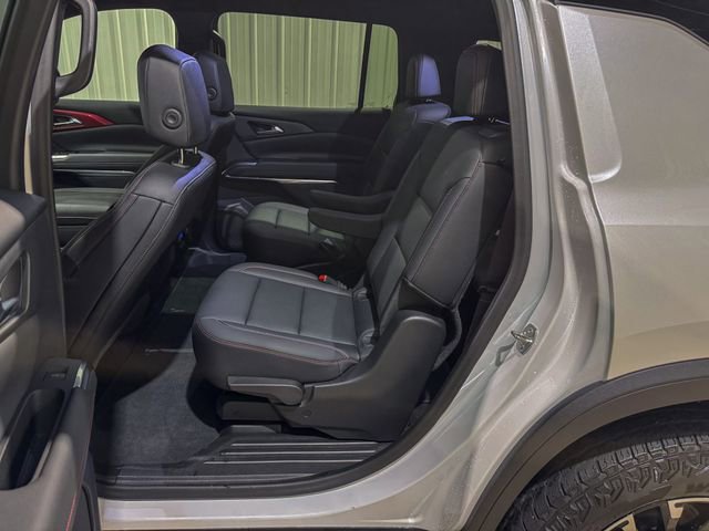 Used 2024 Chevrolet Traverse Z71 image 23