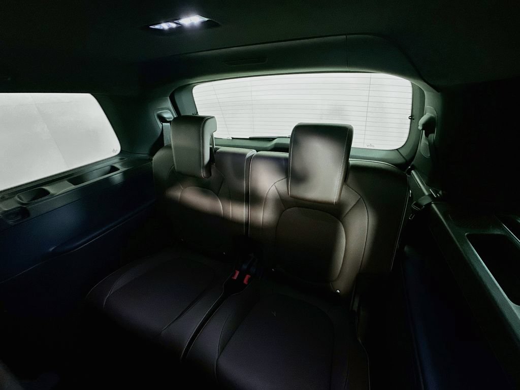 Used 2025 Volkswagen ID. Buzz Pro S RWD image 4