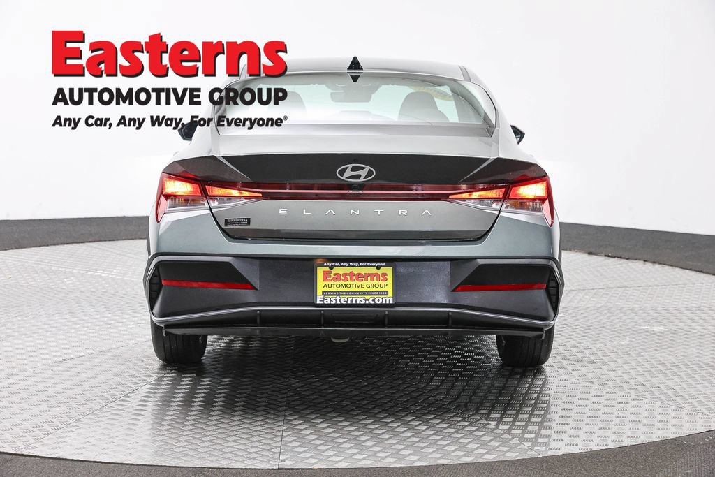 Used 2024 Hyundai Elantra SEL FWD image 6