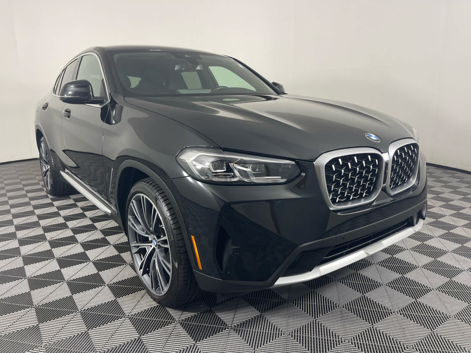 Used 2023 BMW X4 xDrive30i w/ Premium Package AWD/4WD image 1