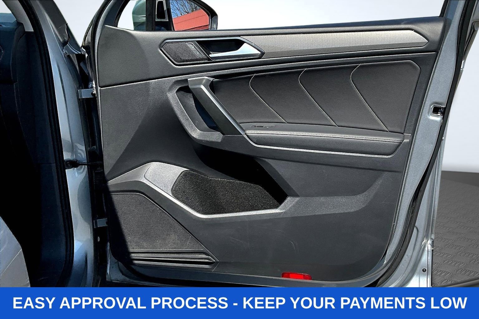 Used 2024 Volkswagen Tiguan SE image 36