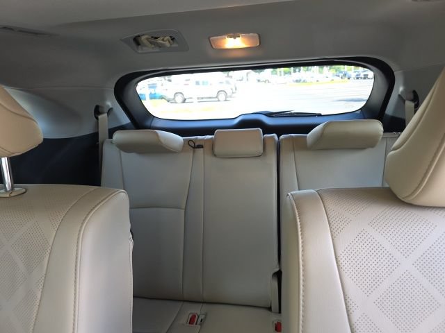 Used 2024 Toyota Highlander Platinum FWD image 14