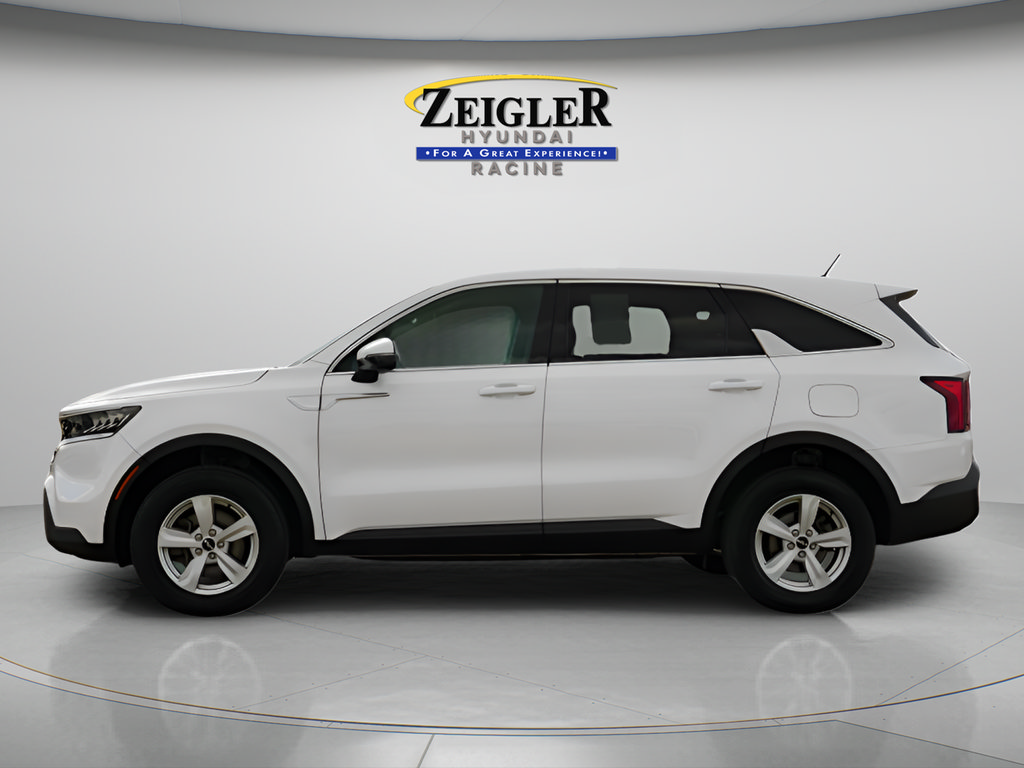 Used 2023 Kia Sorento LX AWD/4WD image 3