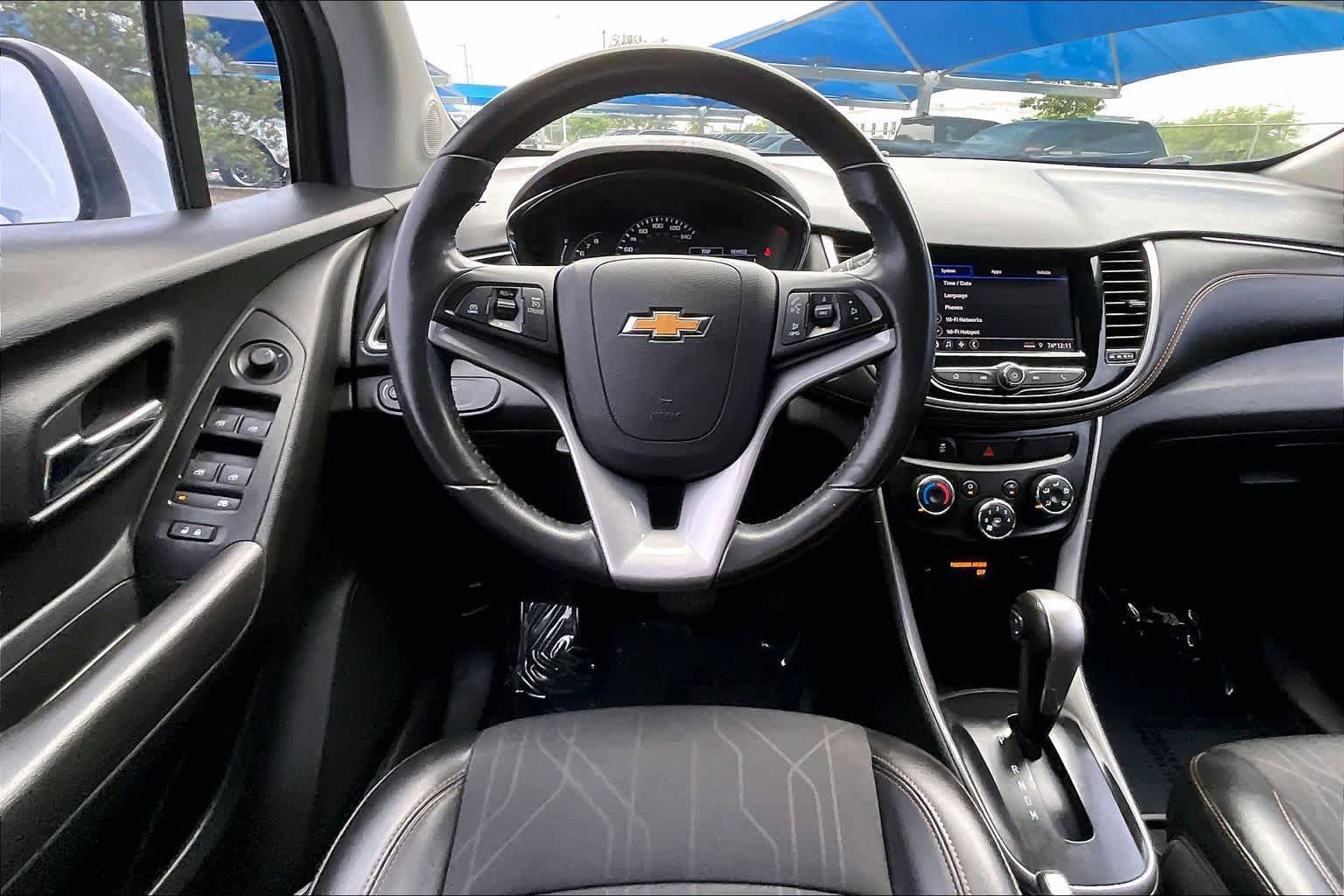 Used 2020 Chevrolet Trax LT w/ LT Convenience Package AWD/4WD image 6