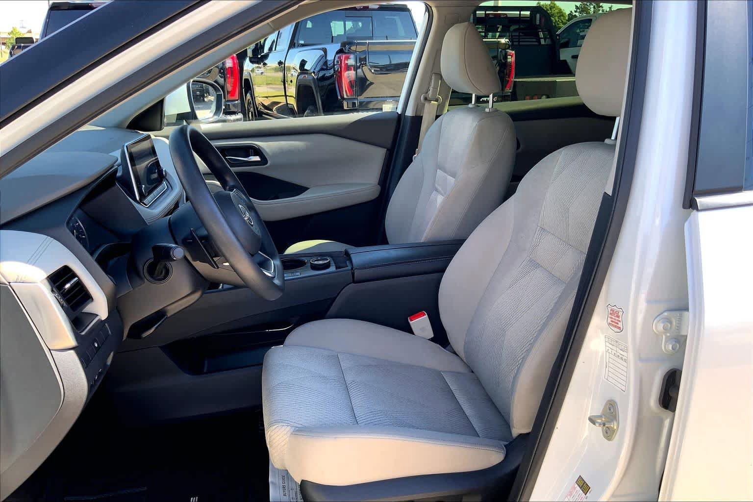 Used 2024 Nissan Rogue SV AWD/4WD image 8