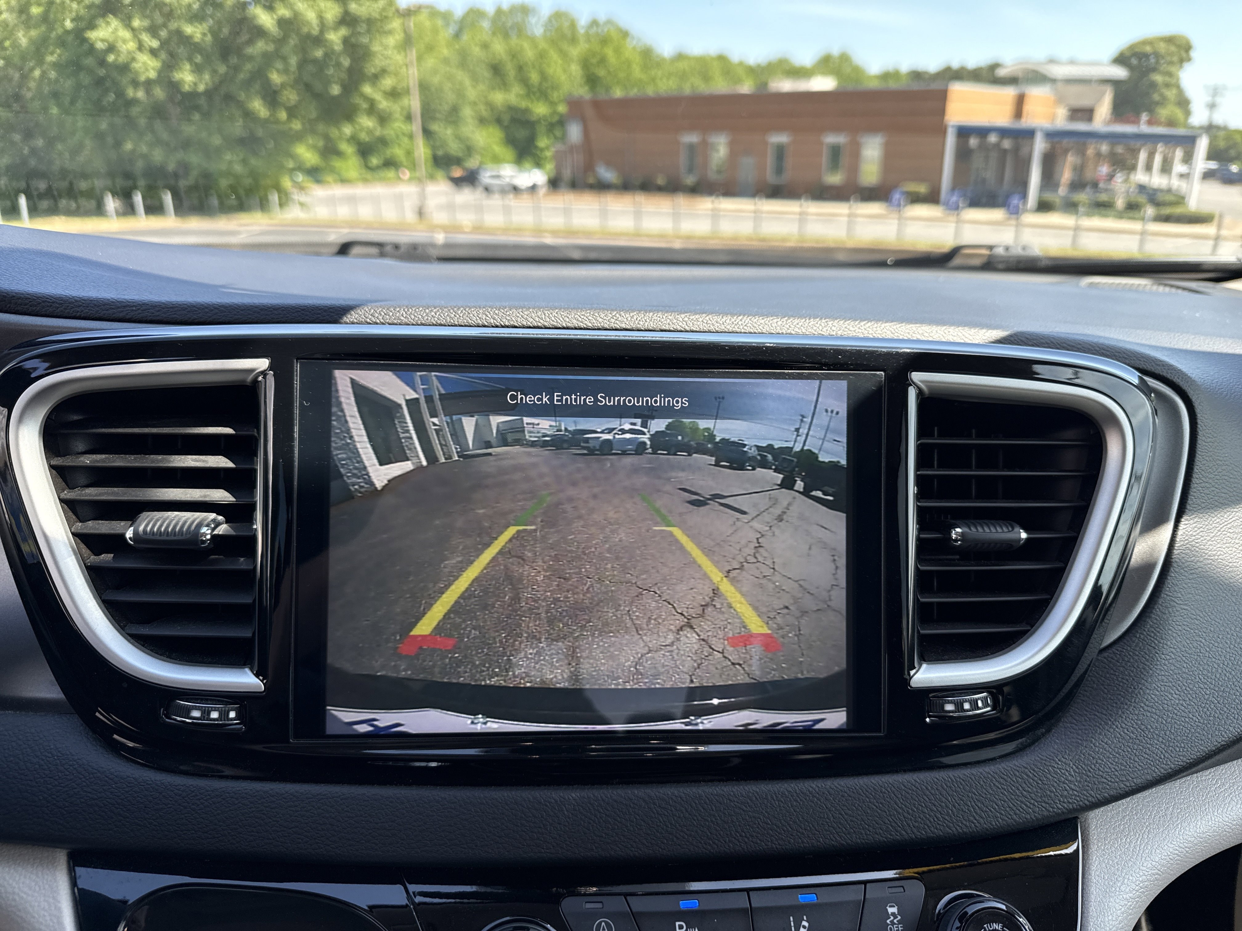 Used 2024 Chrysler Pacifica Touring-L FWD image 25