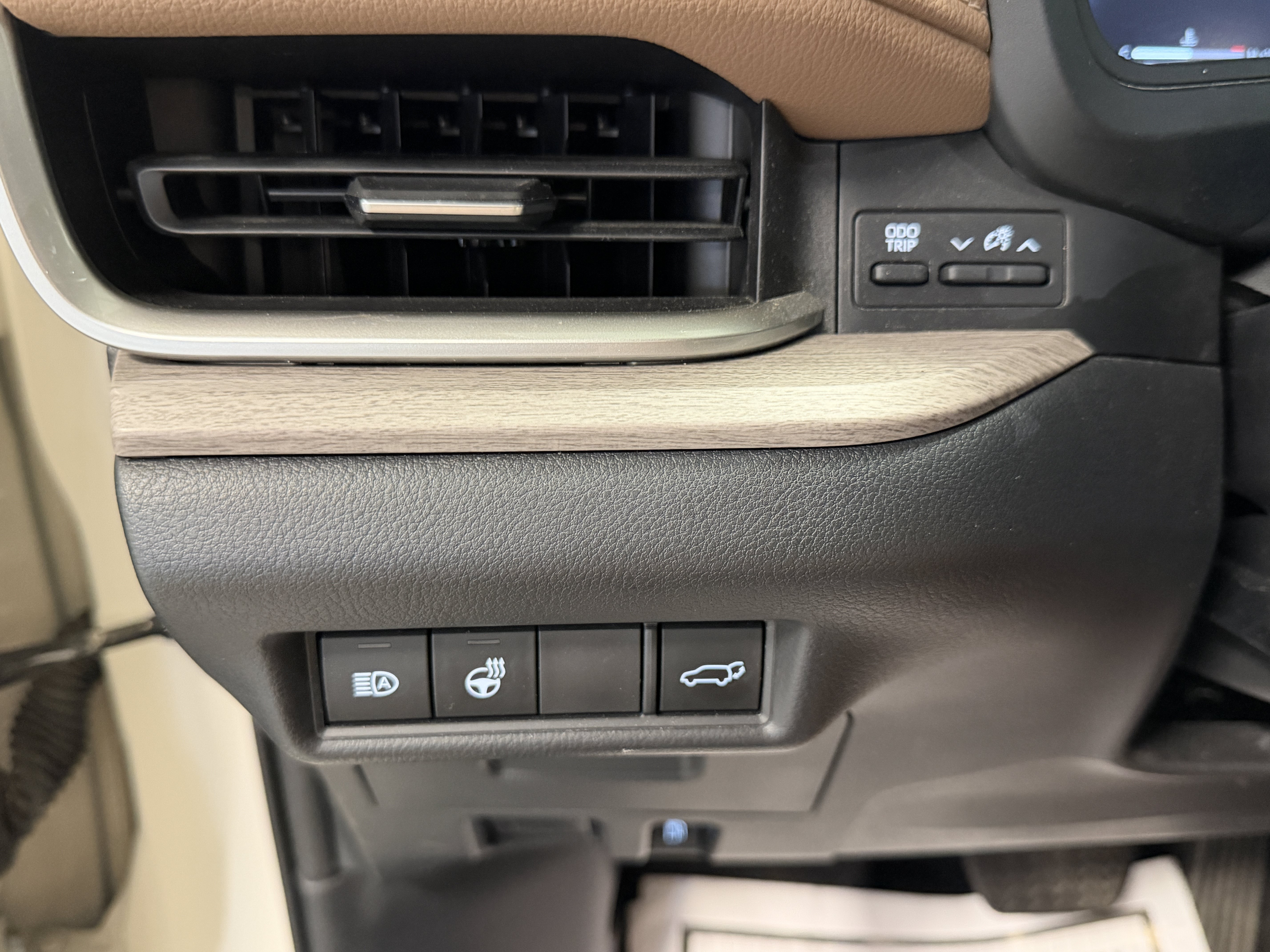 Used 2024 Toyota Grand Highlander AWD image 16