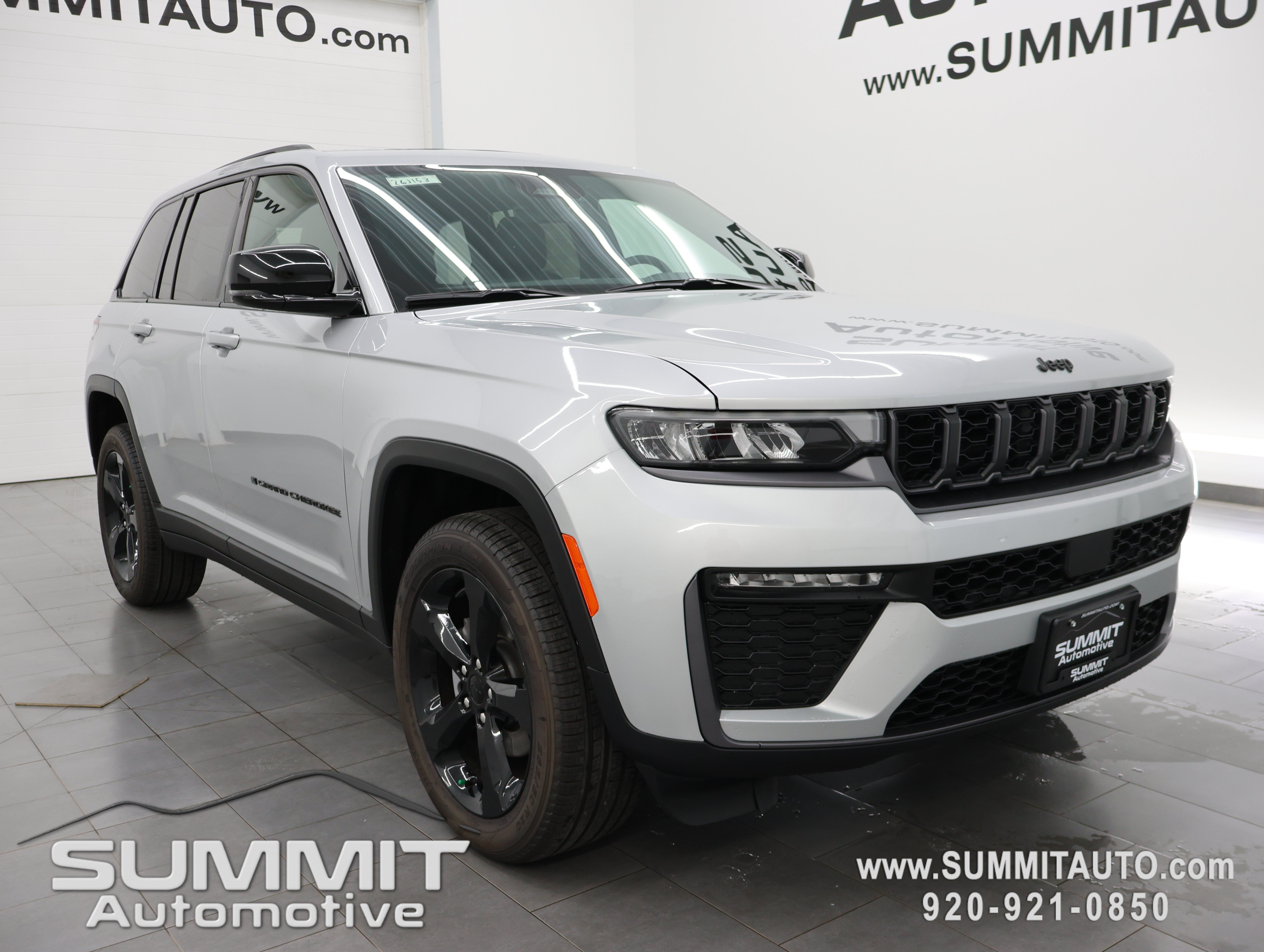 New 2026 Jeep Grand Cherokee Limited w/ Limited Altitude Package AWD/4WD image 2
