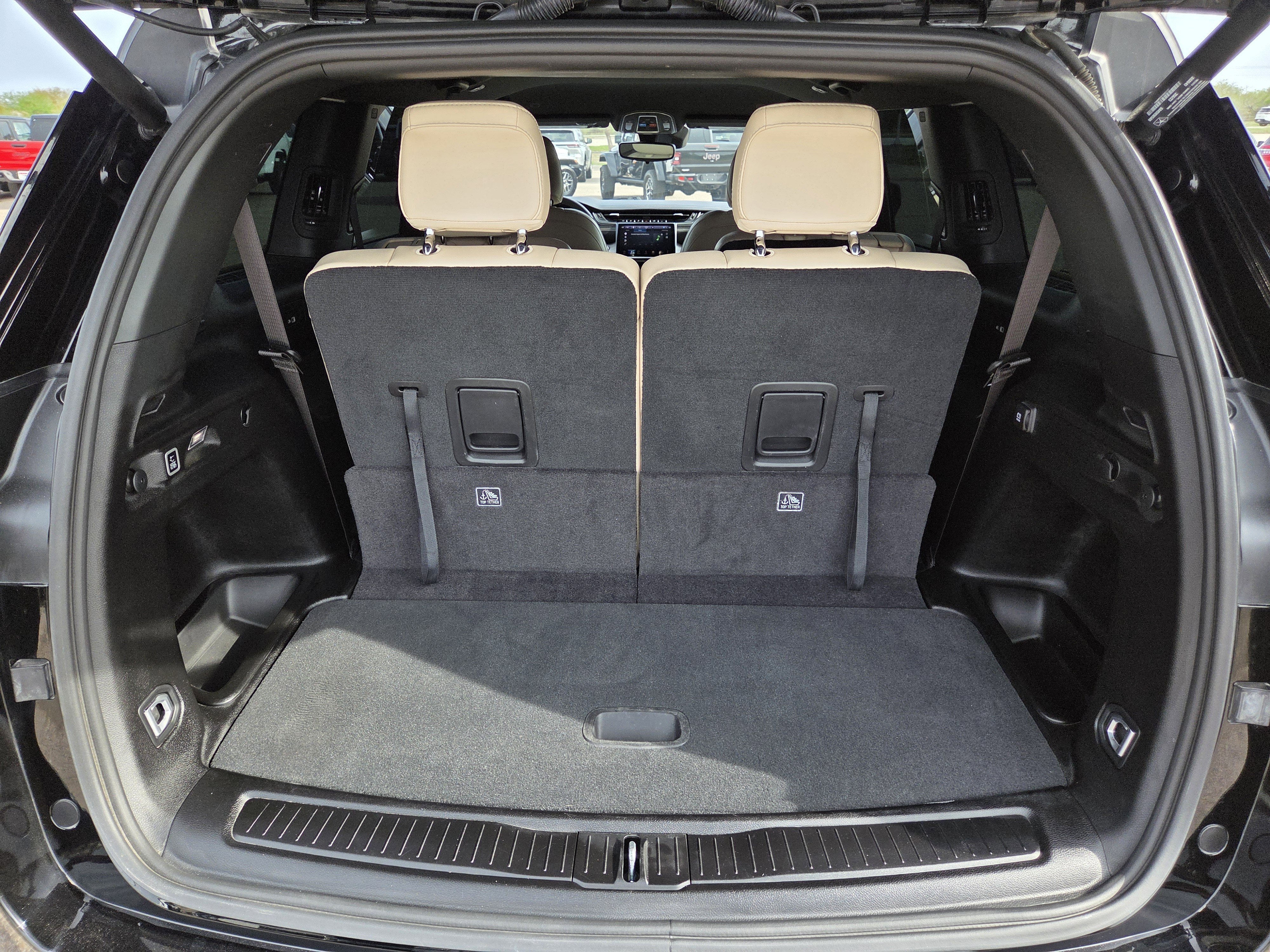 Used 2024 Jeep Grand Cherokee L Limited w/ Black Appearance Package image 24