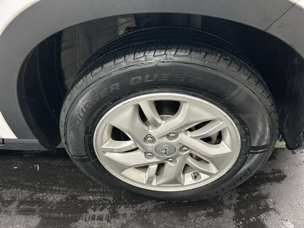 Used 2021 Hyundai Venue SE FWD image 8