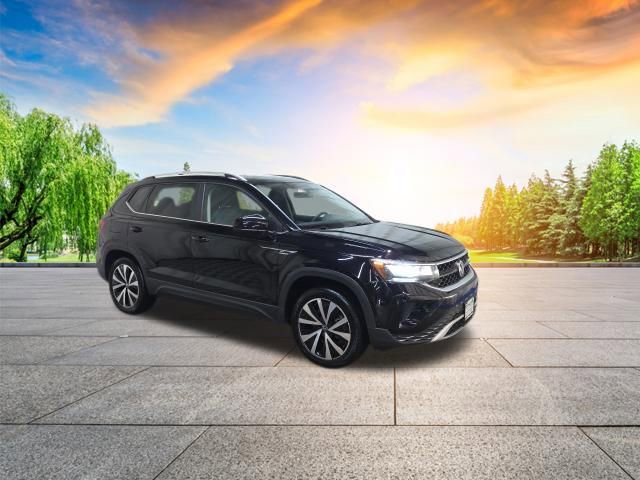 Certified 2022 Volkswagen Taos SE AWD/4WD image 2