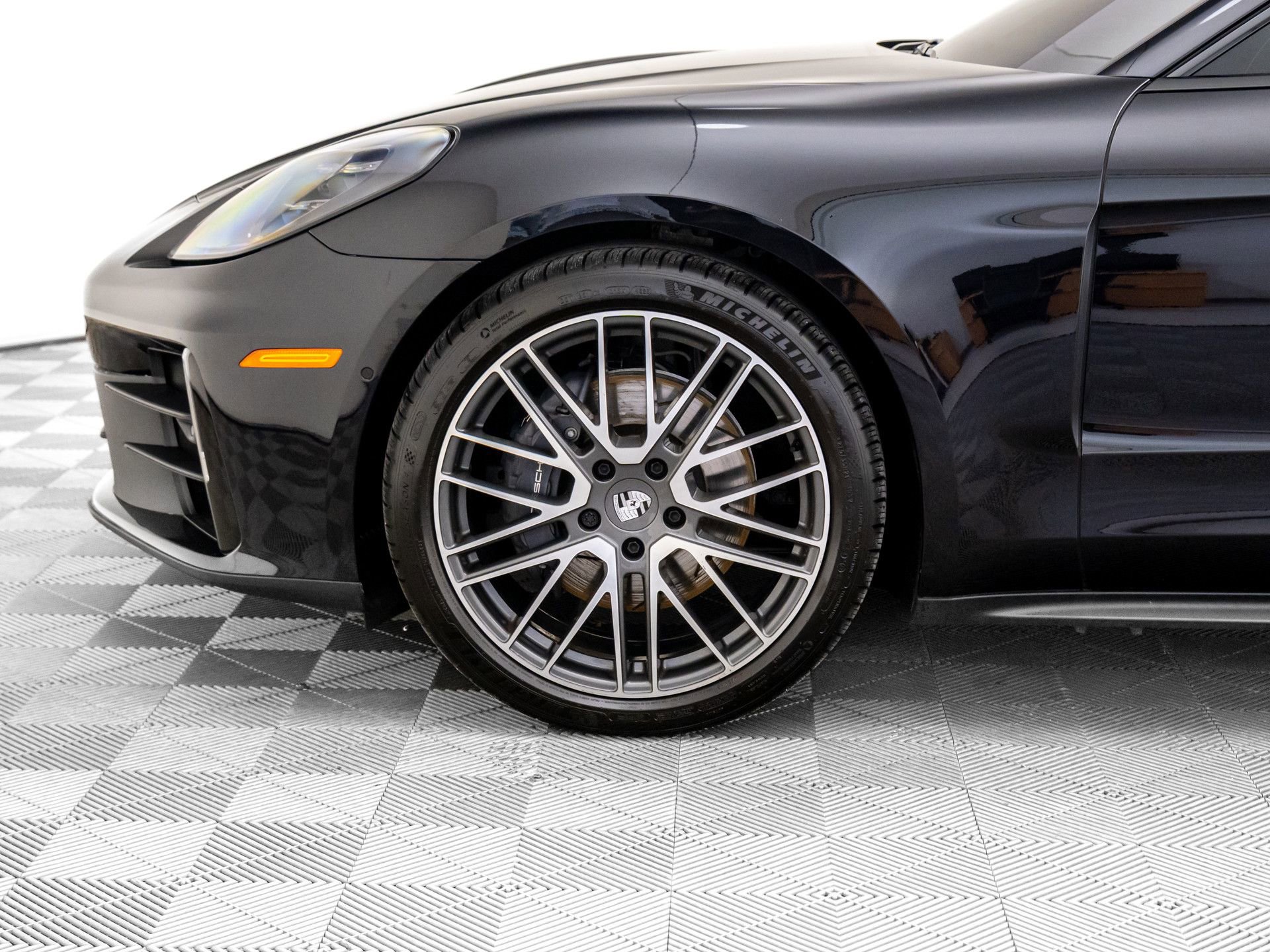 Used 2024 Porsche Panamera image 36