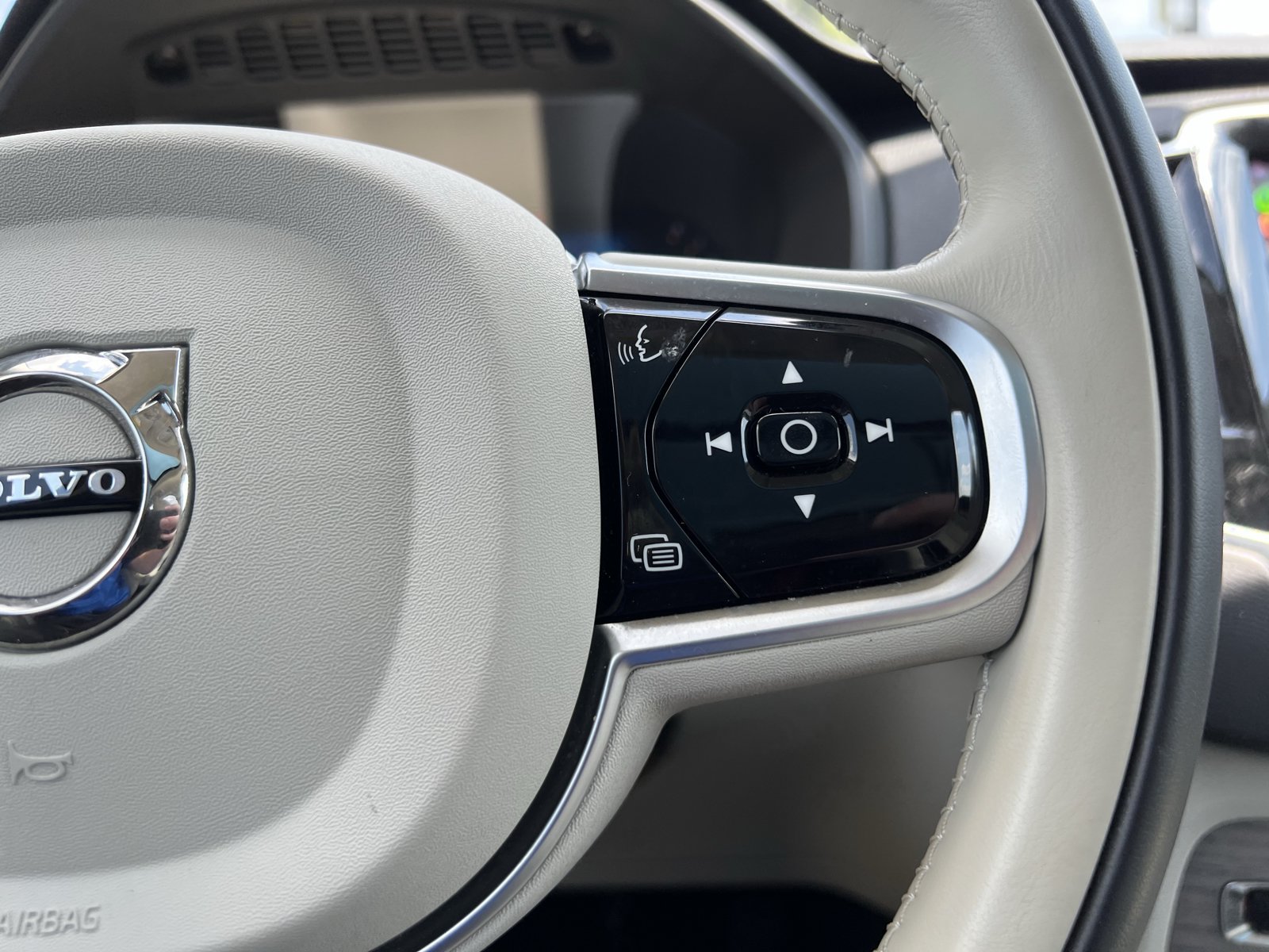Used 2025 Volvo XC90 B6 Plus AWD/4WD image 19