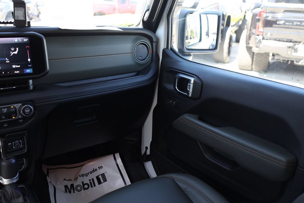 Used 2025 Jeep Gladiator Mojave w/ Convenience Group AWD/4WD image 20