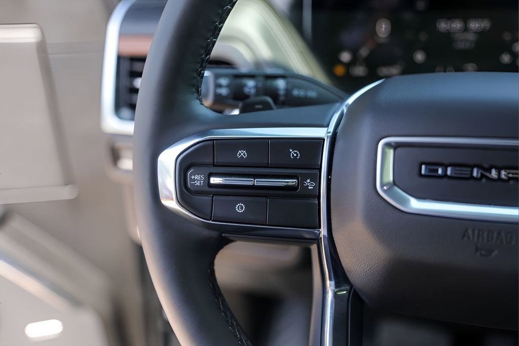 Used 2025 GMC Yukon XL Denali AWD/4WD image 14