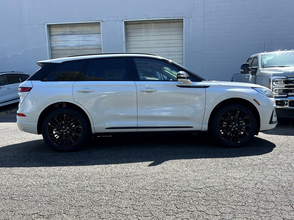New 2025 Lincoln Corsair Grand Touring w/ Equipment Group 302A image 3