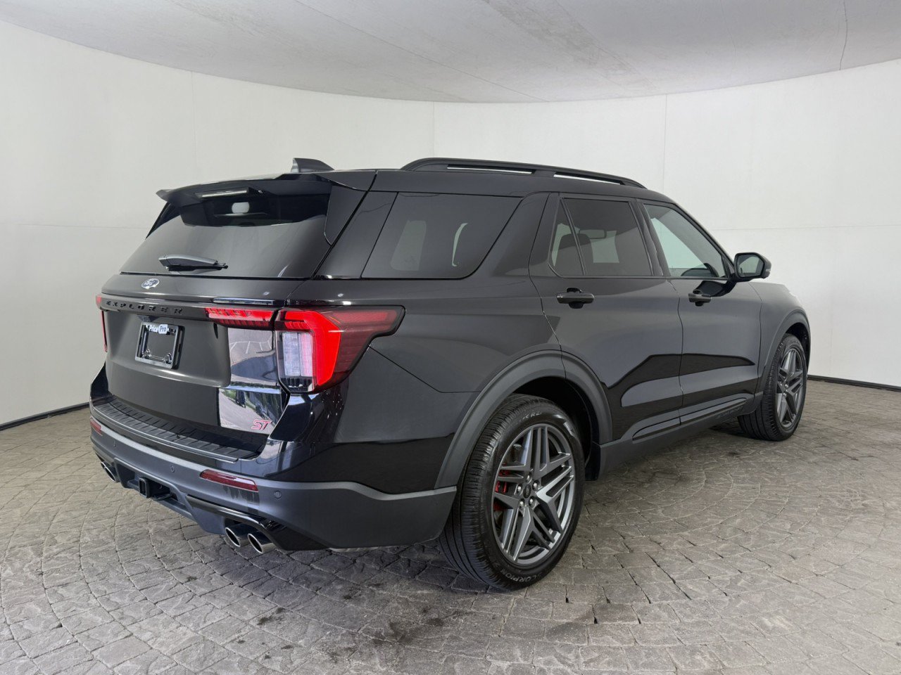 Used 2025 Ford Explorer ST RWD image 9