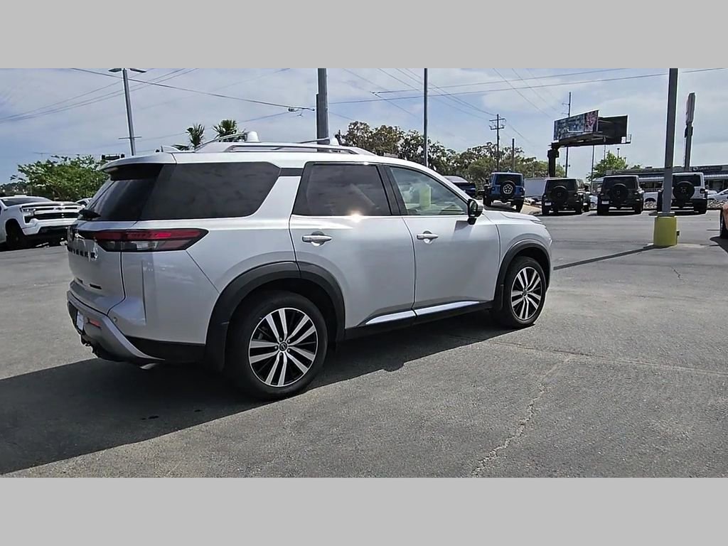 Used 2025 Nissan Pathfinder Platinum w/ Black Appearance Package image 33