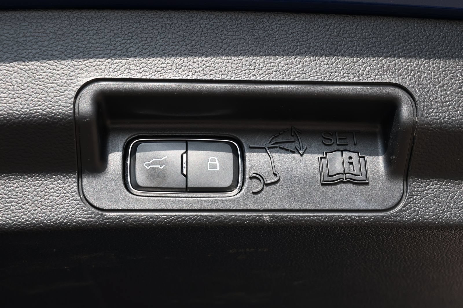 Used 2023 Ford Explorer Limited AWD/4WD image 36
