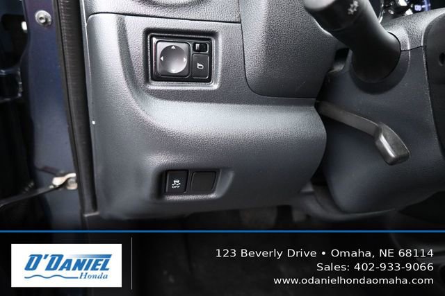 Used 2015 Nissan Versa SV FWD image 27