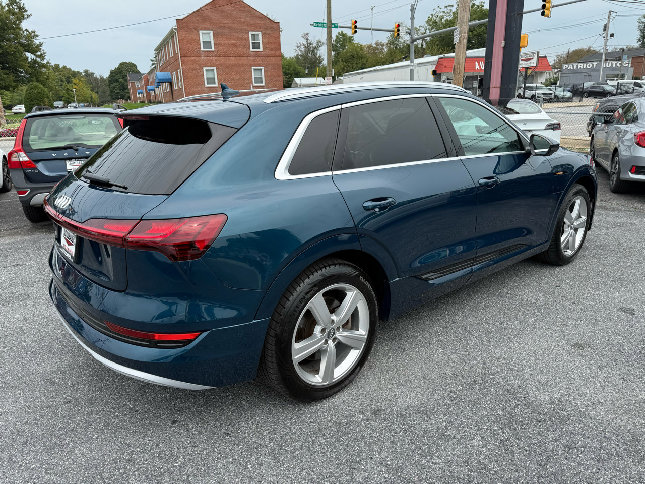 Used 2019 Audi e-tron Premium Plus image 29