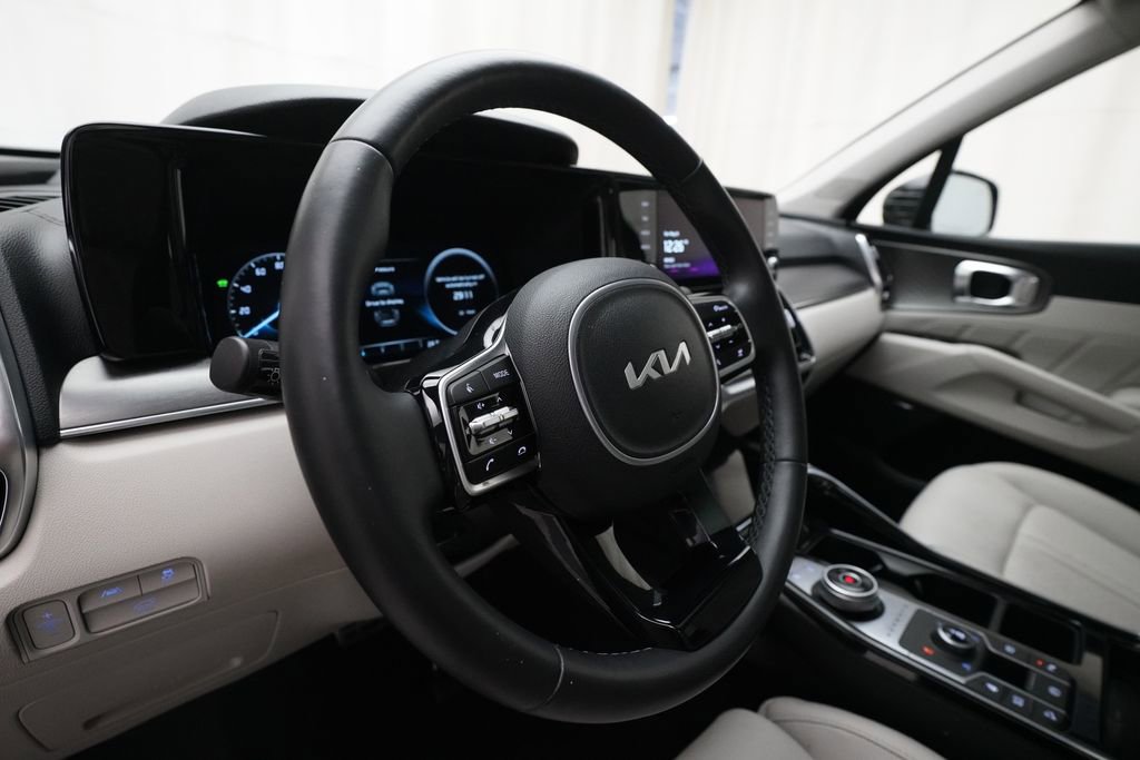 Certified 2023 Kia Sorento SX Prestige w/ Panoramic Sunroof Package AWD/4WD image 8